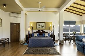 The Albatross, Kandy