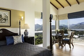 The Albatross, Kandy