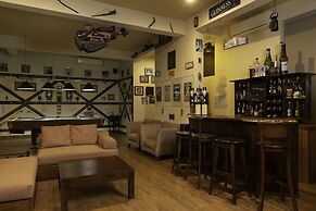 The Albatross, Kandy