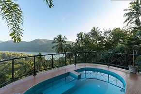 The Albatross, Kandy