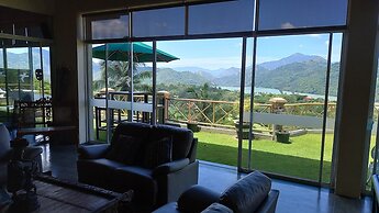 The Albatross, Kandy