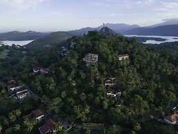 The Albatross, Kandy