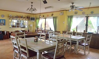 Marvin's Seaside Inn