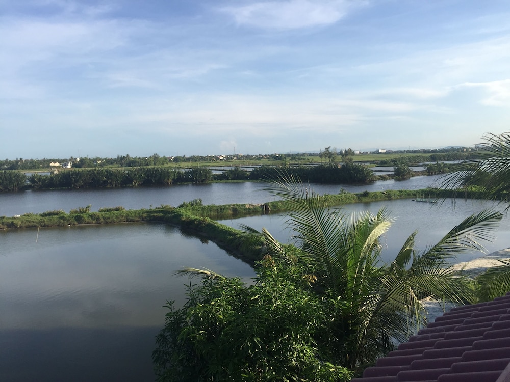 Tra Que Riverside Homestay