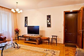 Lessor Apartments