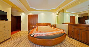 Lessor Apartments
