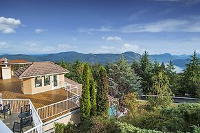Villa Eyrie Resort