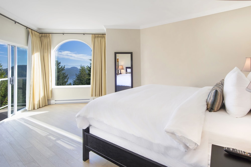 Villa Eyrie Resort