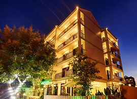 Green Apple Hotel