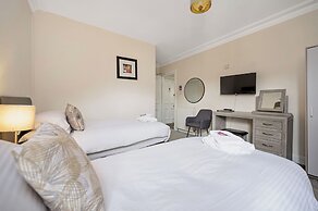 Corran House Guest House & Hostel