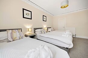Corran House Guest House & Hostel