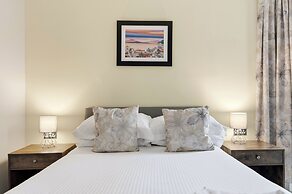 Corran House Guest House & Hostel