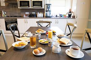 Corran House Guest House & Hostel