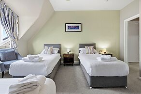 Corran House Guest House & Hostel