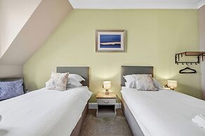 Corran House Guest House & Hostel