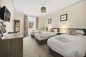 Corran House Guest House & Hostel