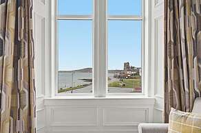 Corran House Guest House & Hostel