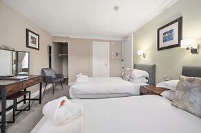 Corran House Guest House & Hostel