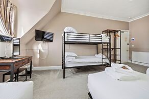 Corran House Guest House & Hostel