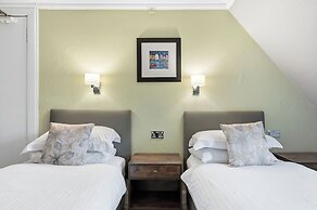 Corran House Guest House & Hostel