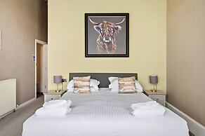 Corran House Guest House & Hostel