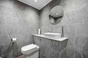 Corran House Guest House & Hostel