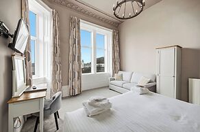 Corran House Guest House & Hostel