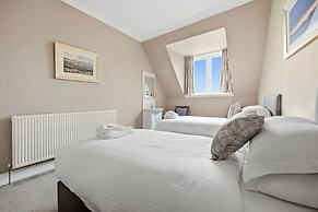 Corran House Guest House & Hostel