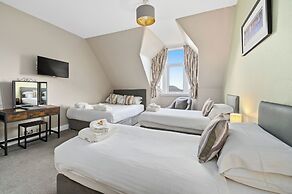 Corran House Guest House & Hostel