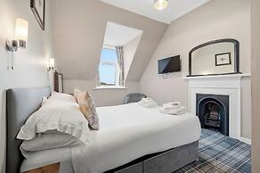 Corran House Guest House & Hostel