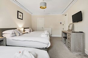 Corran House Guest House & Hostel