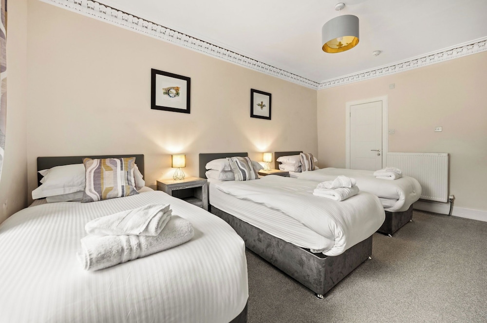 Corran House Guest House & Hostel