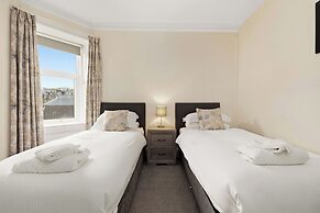 Corran House Guest House & Hostel