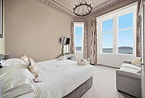 Corran House Guest House & Hostel