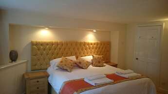 Mayville House Apartment