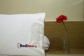 RedDoorz Plus @ Jalan Pemuda Jakarta