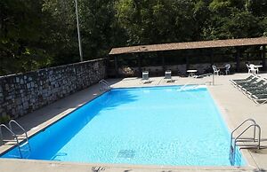 Giant City Lodge