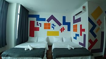 Holi 1Medini Suites