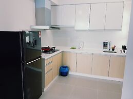 Holi 1Medini Suites