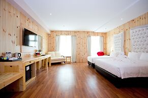 Vouk Hotel Suites