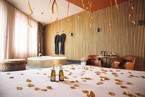Manzo's Suites