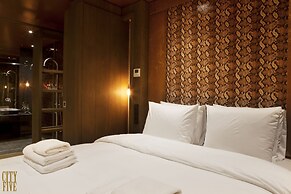 Manzo's Suites
