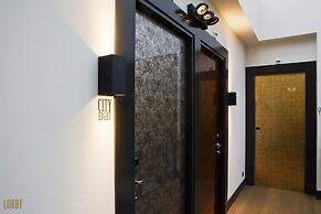 Manzo's Suites