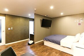 Louis Hotel