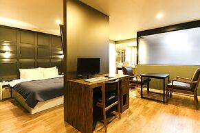 Louis Hotel