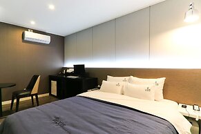 Louis Hotel