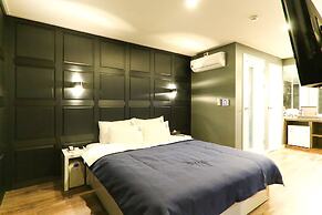 Louis Hotel