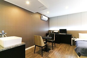 Louis Hotel