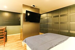 Louis Hotel