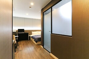 Louis Hotel